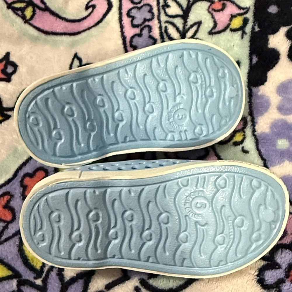 Old Navy Kids Light Blue and White Water Shoes